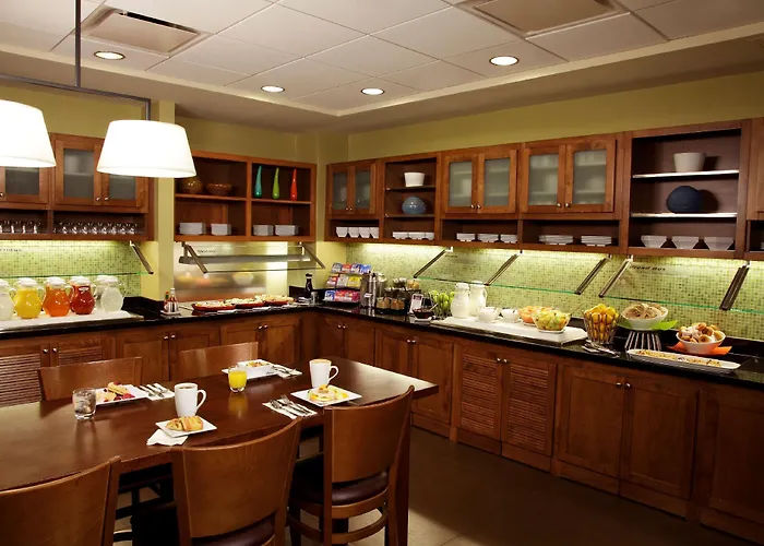 Hyatt Place Phoenix Airport 3*