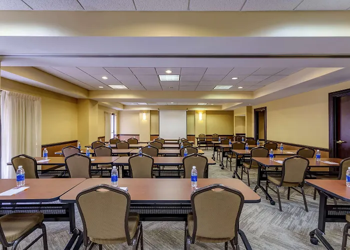 Hyatt Place Phoenix Airport 3*