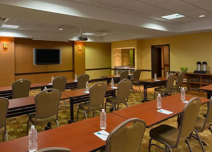 Hyatt Place Phoenix Airport 3*