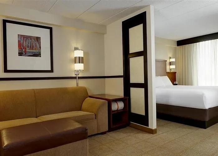 Hyatt Place Phoenix Airport 3*